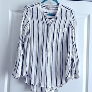 Ladies lucky brand blouse with one pocket